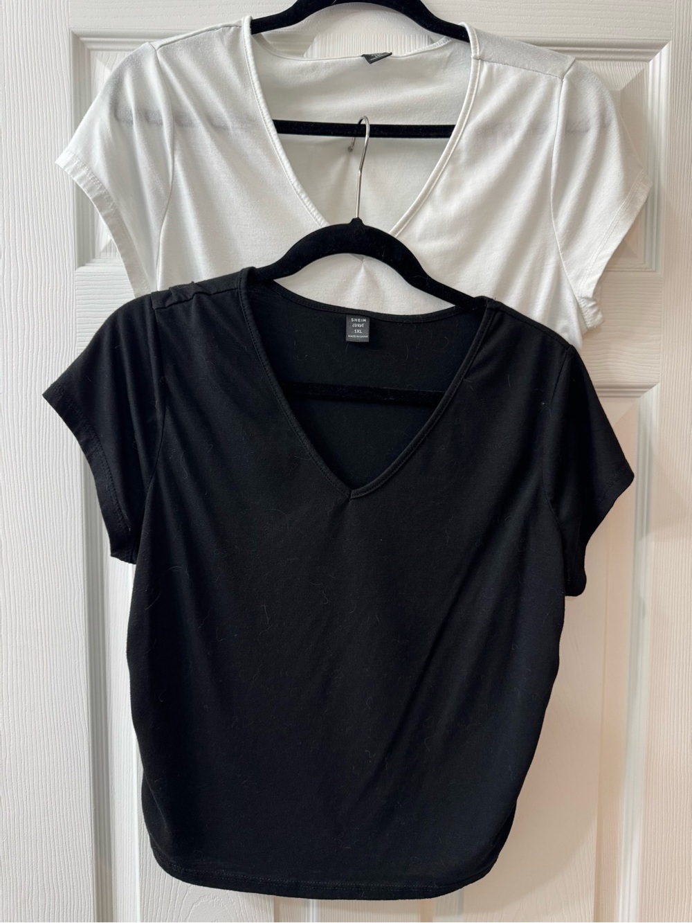 Set of 2 Basic V-Neck Short Sleeve Ruched Crop Top - Black & White